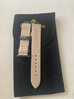 Harry Winston Beige Leather Men’s Watch Strap with Black Buckle 18x17mm As is
